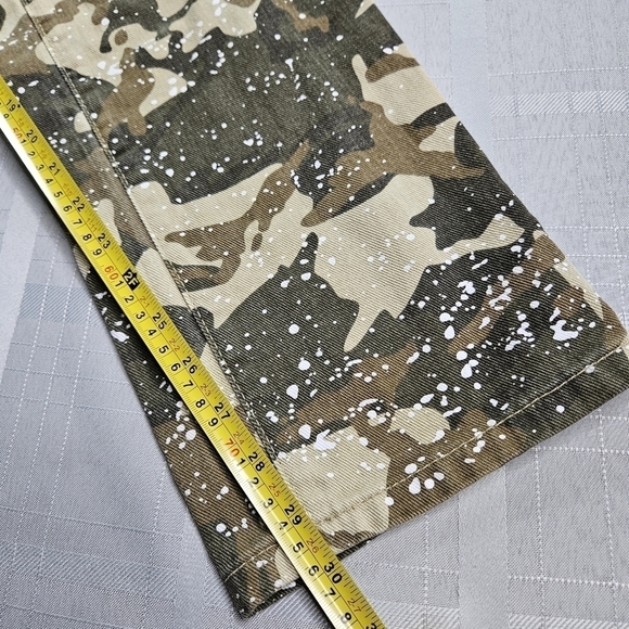 Qruel size 32 waist 100% cotton distressed camo pants with reinforced knees - Picture 8 of 10